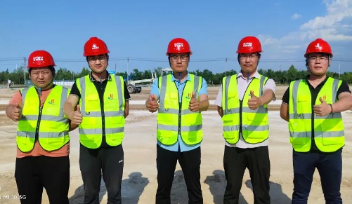 左起：張同雷 李炎 張云朋 王增朋 姜明輝 路遇事不關(guān)己的車禍，是選擇視而不見，還是挺···